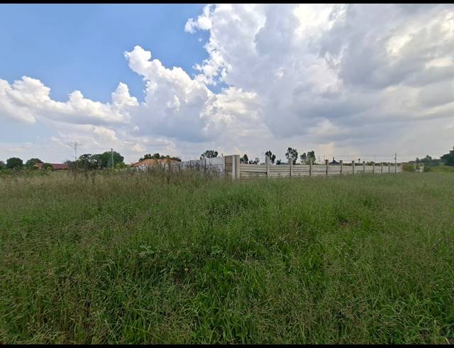 1,018M² VACANT LAND FOR SALE IN KOOKRUS